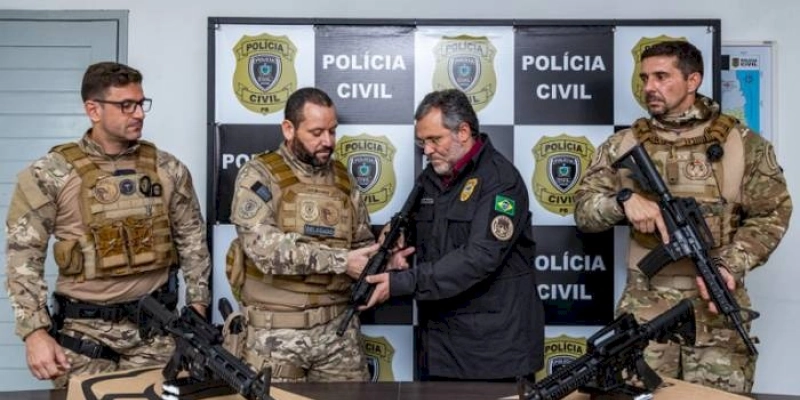 50 FUZIS: Delegado-geral repassa armas de grosso calibre para DRACO e GOE