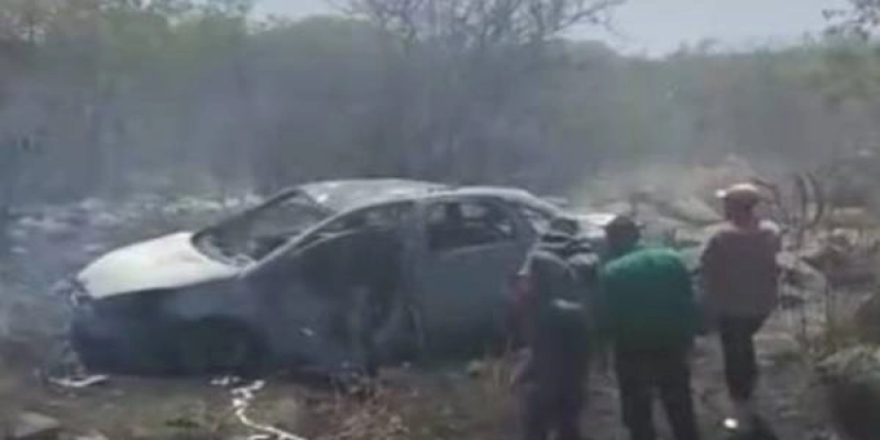 Carro capota na BR-230 em Pombal, pega fogo e Bombeiros são acionados