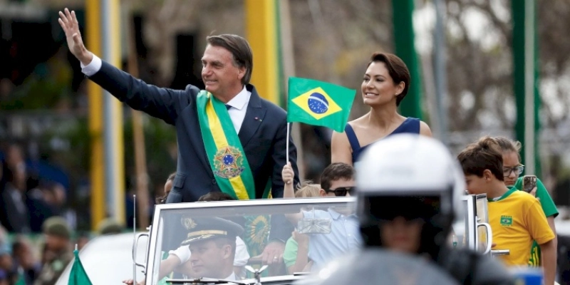 Bolsonaro aponta Michele como candidata em 2026: “Descobri a veia política”