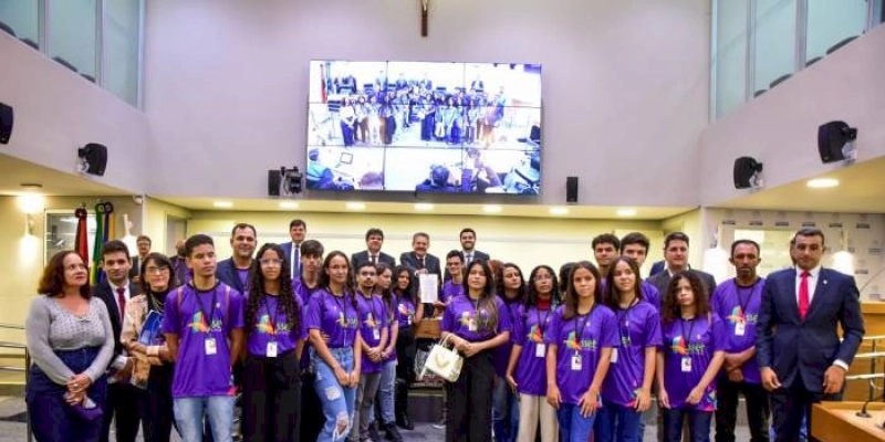 Assembleia recebe visita de Parlamento Jovem de Itatuba