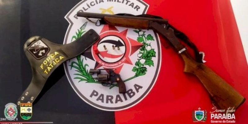 Durante rondas, polícia apreende duas armas de fogo e conduz homem para a delegacia 