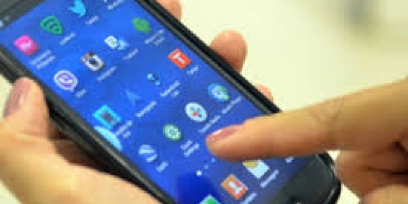 Estudantes podem renegociar Fies com Banco do Brasil pelo celular