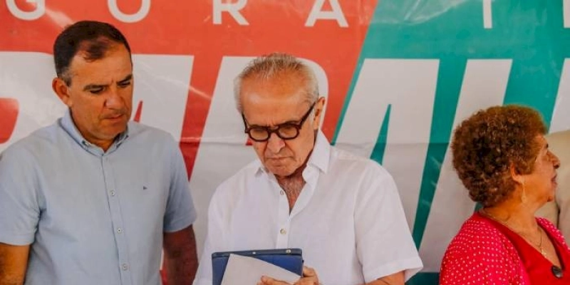 Cícero Lucena assina ordens de serviço e garante 100% de pavimentação em dois bairros da Capital