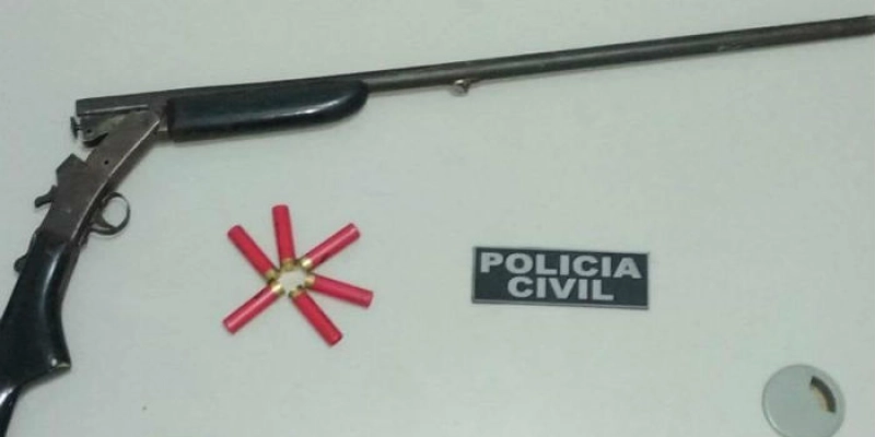 Homem é preso com armas, após efetuar disparos em via pública