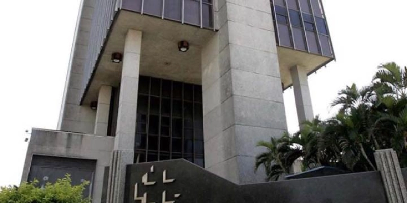 Selic a 12,25%: brasileiros enfrentam custos mais altos e consumo retraído