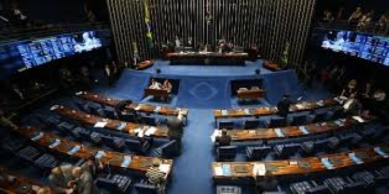 Senadores defendem Gurgacz no plenário do Senado