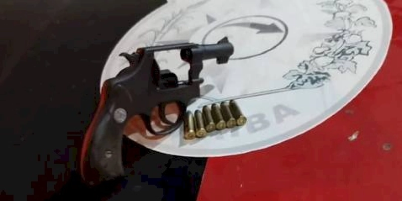 Em blitz da Operação Boas Festas, Polícia Militar prende homem em flagrante por porte ilegal de arma de fogo