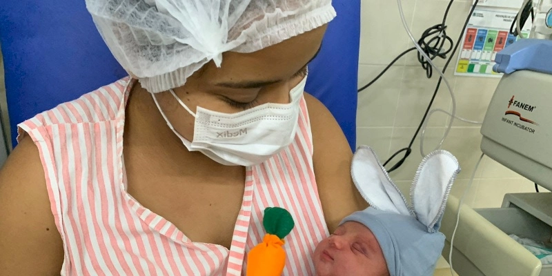 Maternidade Frei Damião celebra Páscoa com ensaio fotográfico temático para recém-nascidos