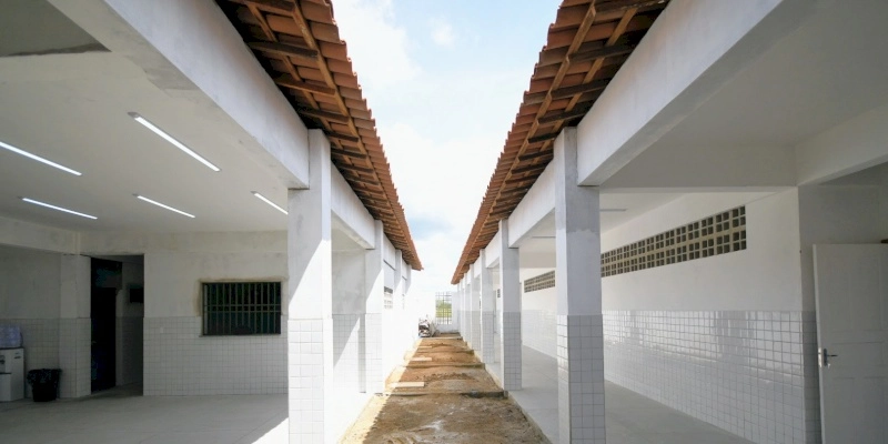 João Azevêdo visita obras de construção de escolas no Cariri paraibano e destaca investimentos do Governo do Estado em Educação 