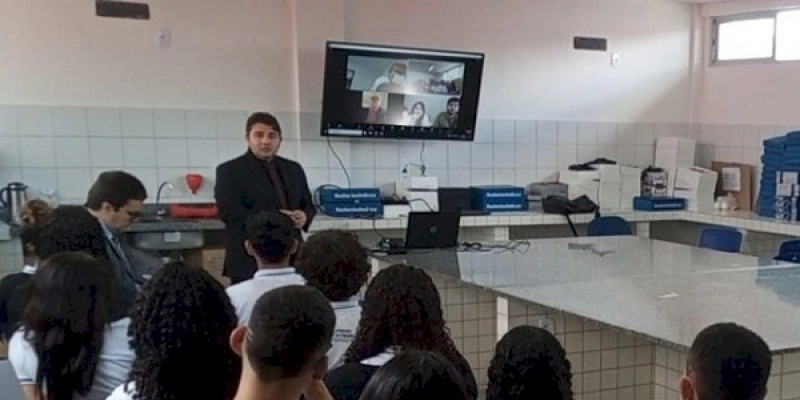 Escola estadual recebe audiência judicial e comunidade é ouvida em processo