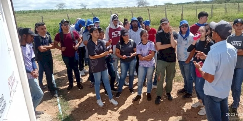 Estudantes da rede estadual de ensino conhecem pesquisas de melhoramento genético de caprinos