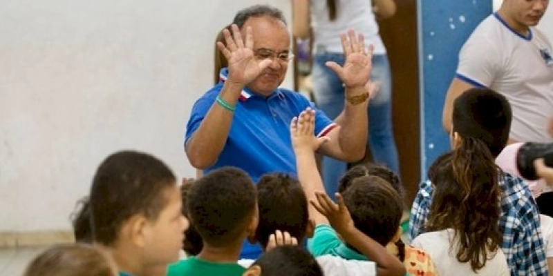 Após um ano da reforma e ampliação, escola Flórido Nitão Diniz recebe visita do prefeito Irani Alexandrino 