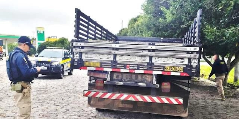  Caminhão é recuperado pela PRF poucas horas após ser furtado, na PB