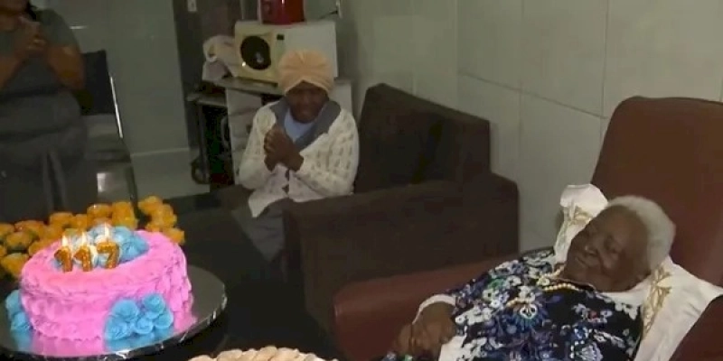 Idosa comemora aniversário de 117 anos: ‘sobreviveram a quase tudo do século passado’