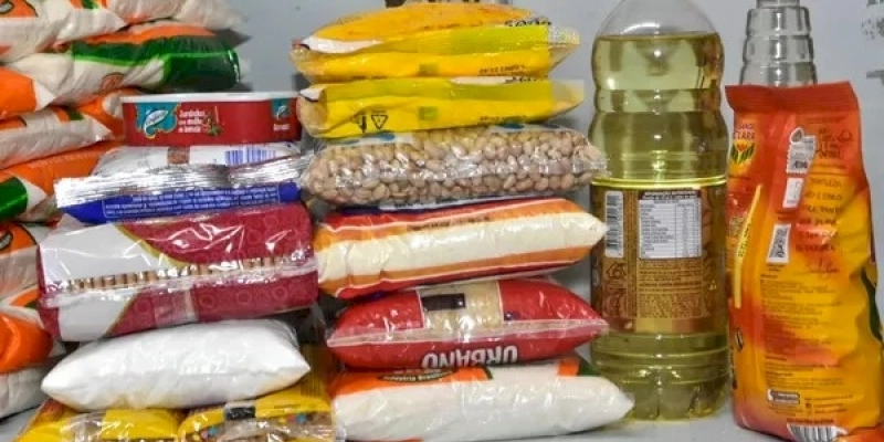 Preço de alimentos e juros contribuíram para frear inflação em 2023