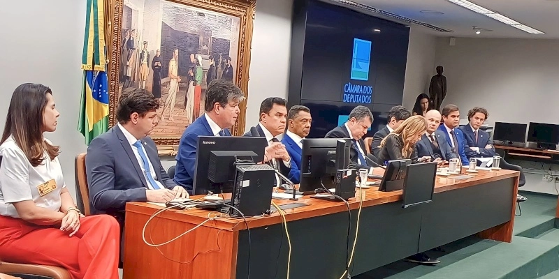 Wilson Santiago participa de encontro da bancada federal da PB com prefeitos e discute demandas dos municípios