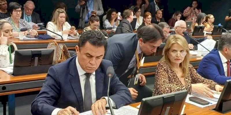 Wilson Santiago participa da aprovação do piso salarial para os fisioterapeutas na Comissão de Saúde