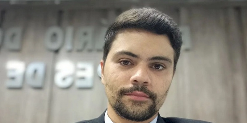 Requerimento de autoria do Vereador Vinícius Gomes solicita a implantação do PCCR para todos os Profissionais da Educação Básica