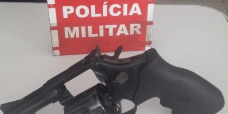 Polícia apreende arma de fogo e conduz proprietário para a delegacia, durante rondas na PB-262
