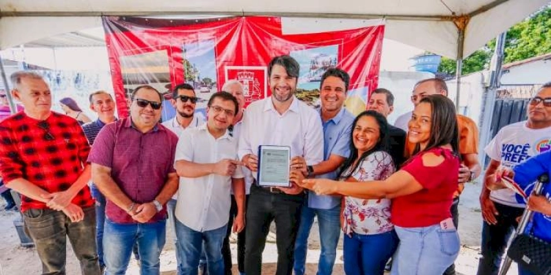 Leo Bezerra assina ordem de serviço para pavimentação e urbanização de vias em Mangabeira