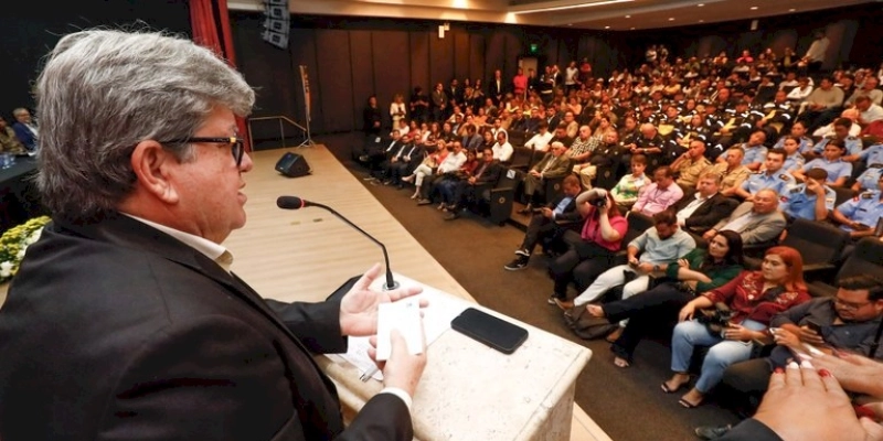 João Azevêdo participa de abertura do Maio Amarelo e destaca importância da conscientização para segurança no trânsito