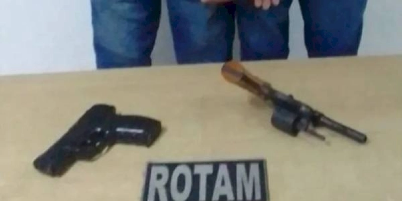 Três indivíduos são presos após assalto, e veículo e arma de fogo são apreendidos pela PM