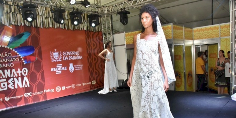 Desfile no 35° Salão do Artesanato Paraibano apresenta coleção da renda renascença