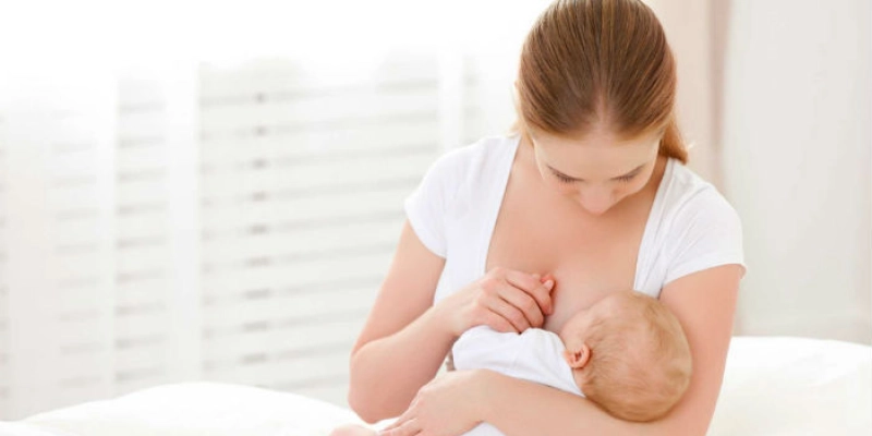 Prolongar a amamentação previne doenças respiratórias no bebê; Veja