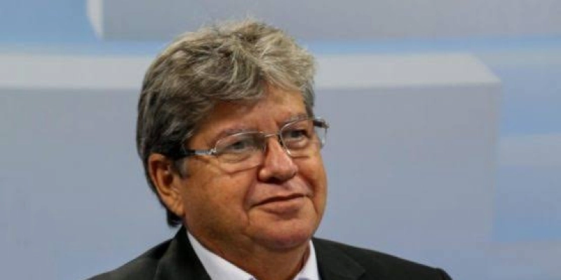 João Azevêdo participa de lançamento de obras em homenagem a escritores e artistas paraibanos