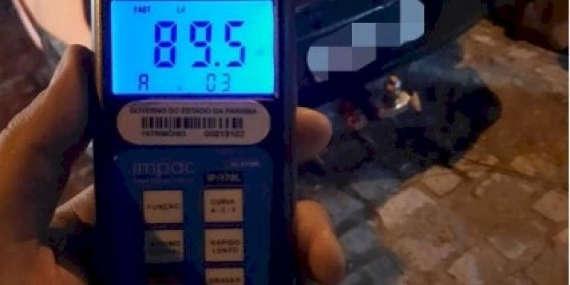 Polícia combate crime de poluição sonora, apreende som automotivo e aplica multa ao proprietário 