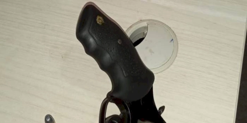 Patrulhas Táticas móveis do BOPE apreenderam arma de fogo na cidade de Cajazeiras