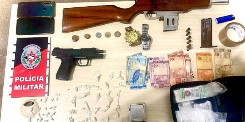 Rifle e entorpecentes são apreendidos pela polícia militar na cidade de Cajazeiras  