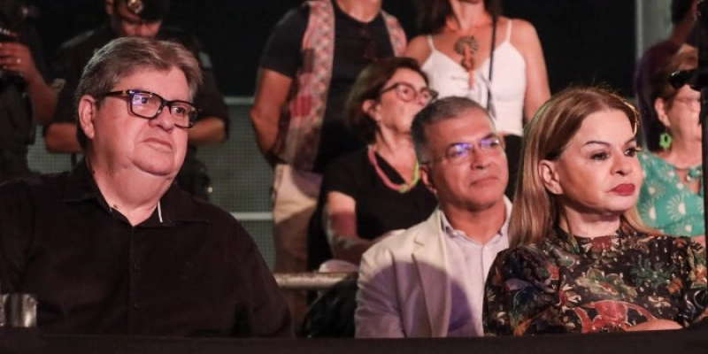 João Azevêdo prestigia final do Festival de Música da Paraíba e destaca importância do evento na revelação de novos talentos
