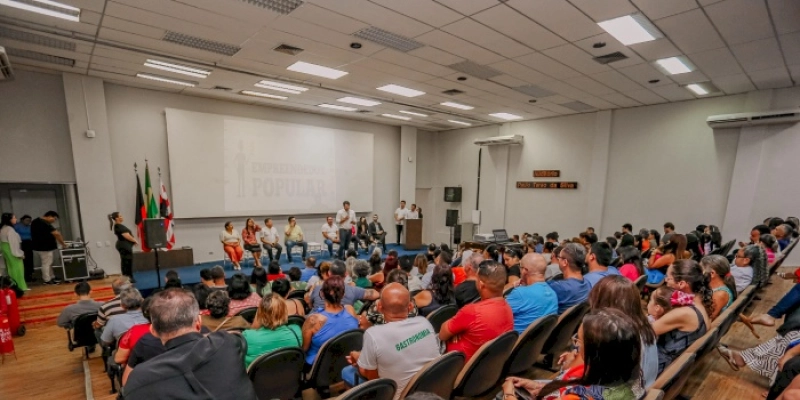 Comerciantes são contemplados com linha de crédito em evento que homenageou destaques do empreendedorismo em João Pessoa