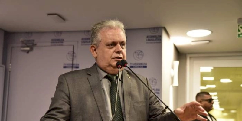 Deputado Bosco vota contra MP que impõe renúncia retroativa sobre bolsa-desempenho de professores inativos