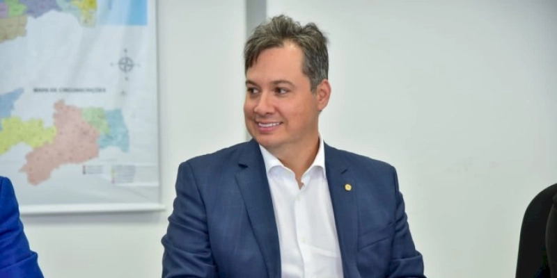 Júnior Araújo celebra anúncio do primeiro voo comercial em Cajazeiras, na Paraíba
