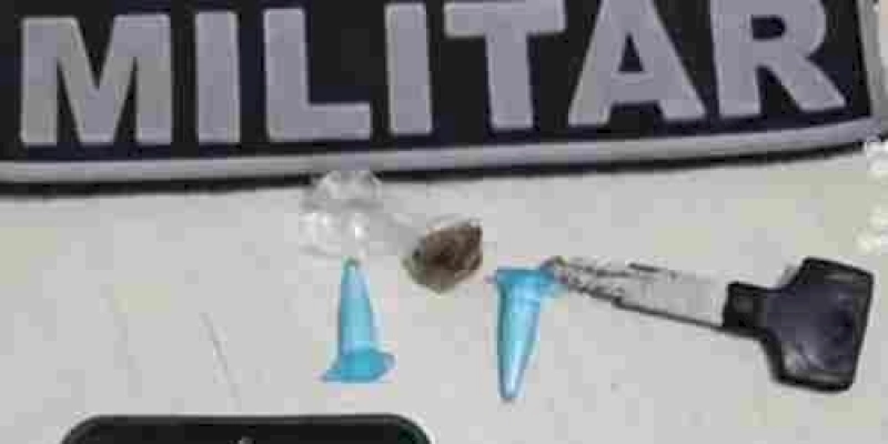 Policiais da Patrulha Rural apreendem dupla por posse de drogas, na cidade de Cajazeiras