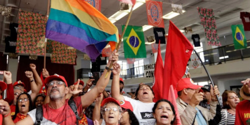 Grupos pró-Lula se reúnem no Sindicato dos Metalúrgicos