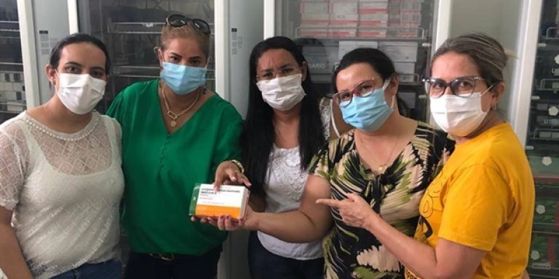 Agente de Saúde é a primeira pessoa a se vacina contra a Covid-19 no Lastro 