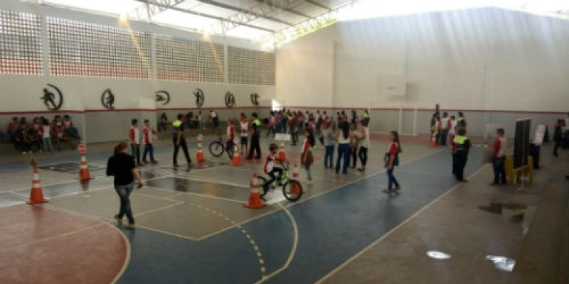 Alunos da Escola Bilíngue da PMJP participam de ação do Maio Amarelo