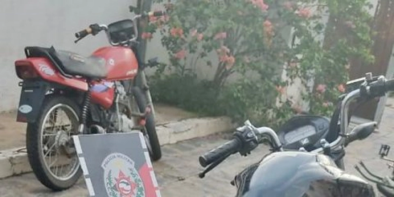 Moto roubada é recuperada e arma de fogo apreendida, pela polícia militar no município de Sousa 