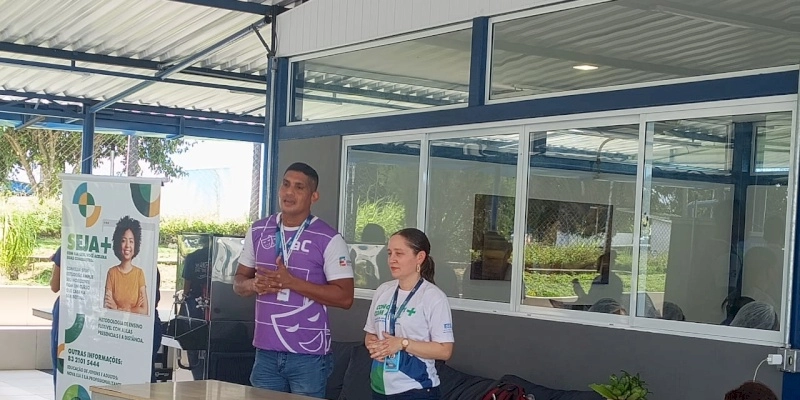 Equipe do SESI PB apresenta EJA na modalidade EAD para colaboradores da Gráfica Santa Marta em JP