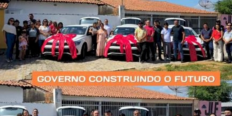 Prefeito João Neto realiza a entrega de três veículos novos destinados à Secretaria de Educação, em Aparecida