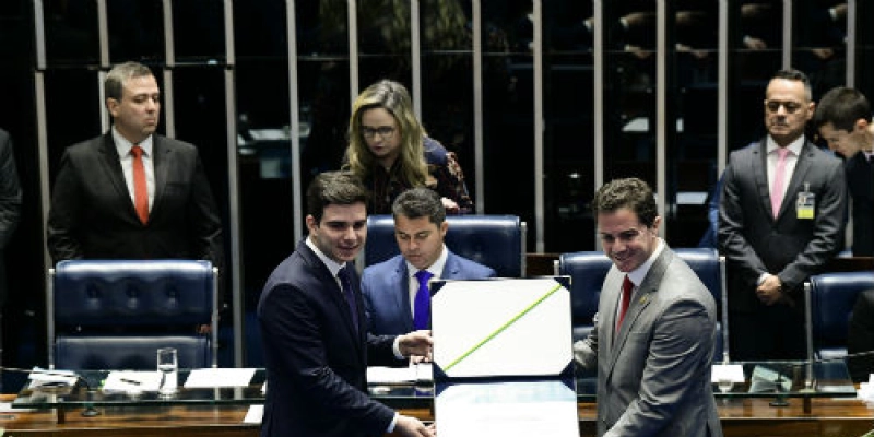 Empresário Jocélio Costa recebe homenagem no Senado e Veneziano destaca caráter empreendedor do Bar do Cuscuz