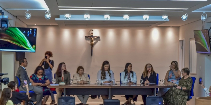 Assembleia celebra Dia das Mães com debate sobre maternidade atípica