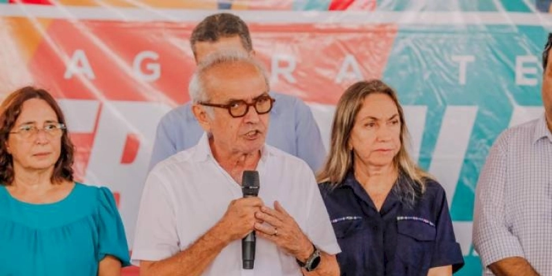 Prefeito participa de entrega de mais 1500 cartões do programa Pão e Leite