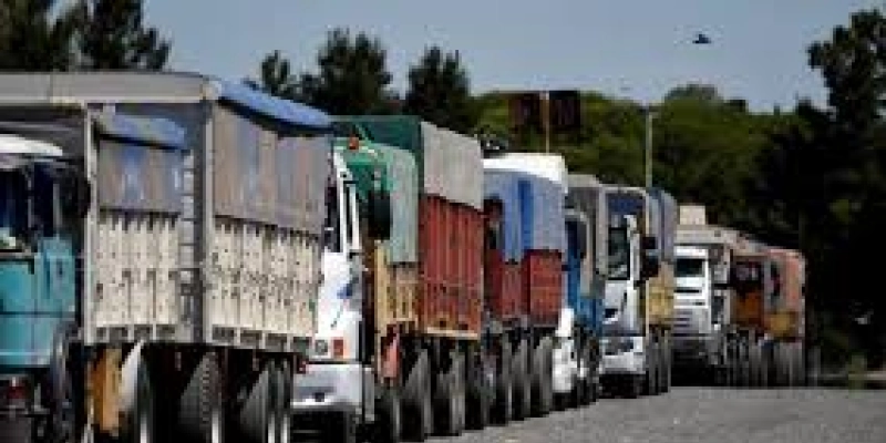 Justiça Federal proíbe caminhoneiros grevistas de bloquear BR-101