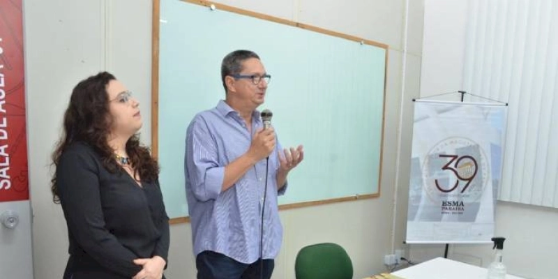 Oficial de Justiça de Campina Grande encontra na atuação inspiração para poesias