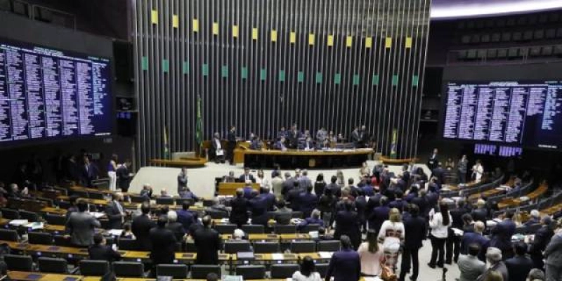 Câmara dos Deputados pode votar, nesta terça-feira (8), projeto que flexibiliza porte de armas