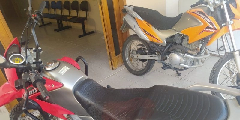 Procurado da Justiça é preso com armas, motos roubadas e drogas 